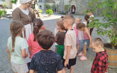 Kindergartenbesuch bei Fauchi auf Schloss Lenzburg