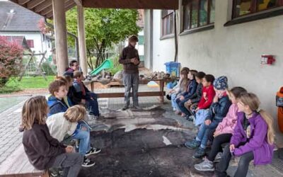 Steinzeit-Workshop in der Schule Unterendingen